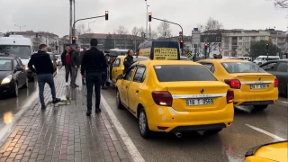 Tartıştığı taksi şoförünü boynundan bıçakladı