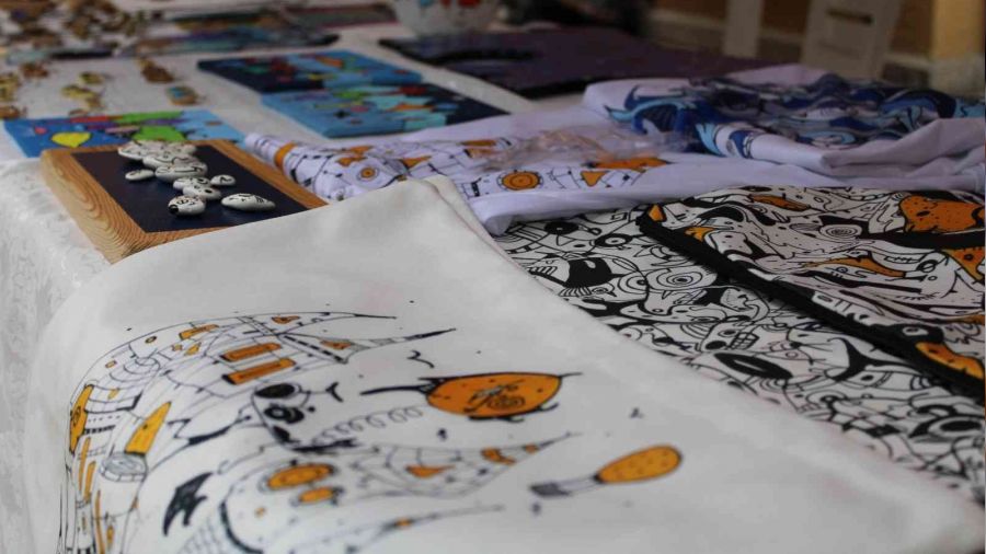 Tasarımlarıyla kentin kültür ve sanatına katkı sağlıyorlar