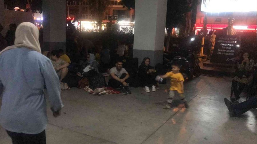 Tır kasasında Avrupa hayali ile Marmaris'e geldiler