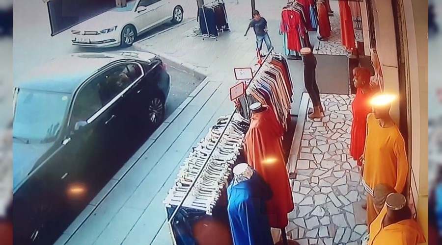 Torpil atan çocuk dükkanı yakıyordu