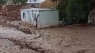 Van'da saanak sonras sel meydana geldi