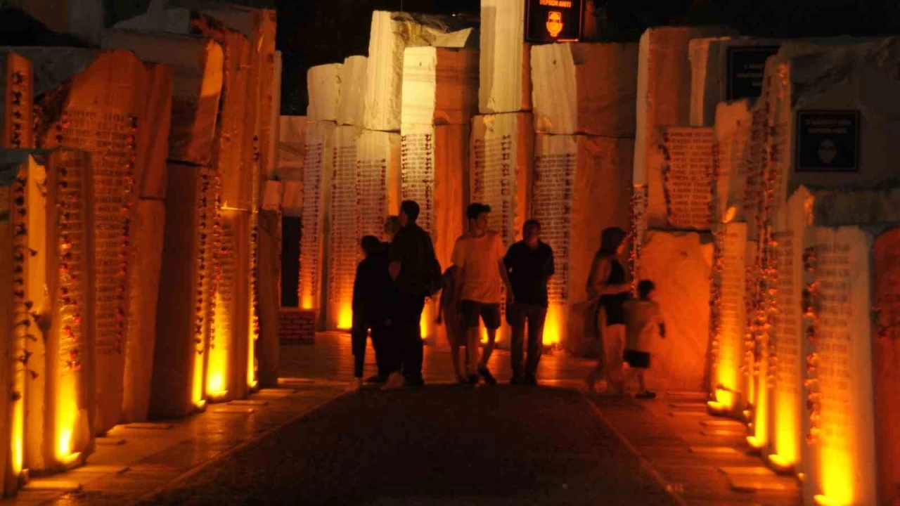 Yalova'da Marmara Depremi'nde hayatını kaybedenler anıldı