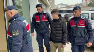 17 yaşındaki çocuk 24 bin 500 adet uyuşturucu hapla yakalandı