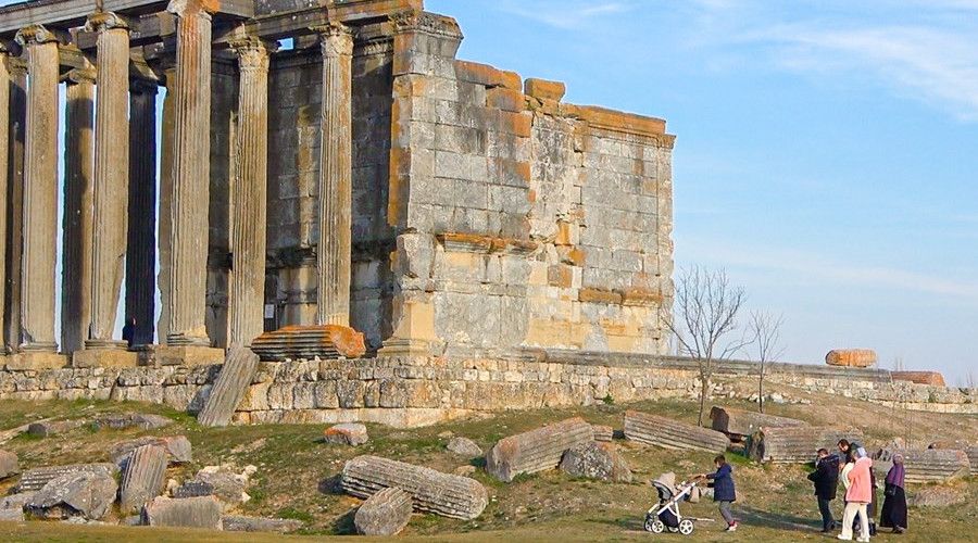 Aizanoi Antik Kenti'ne ziyaret akn