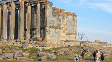 Aizanoi Antik Kenti'ne ziyaret akn