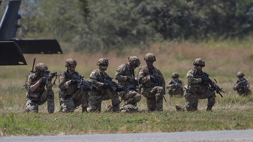 Avrupa dümeni zorunlu askerliğe kırıyor