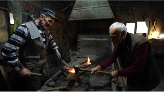 Babalarından kalan ocağı söndürmüyorlar