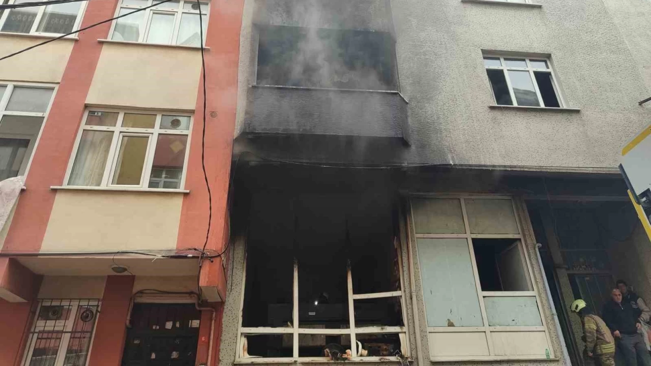 Bağcılar'da iş yerinde korkutan yangın
