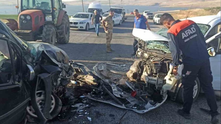 Bitlis'te trafik kazası: 8 yaralı