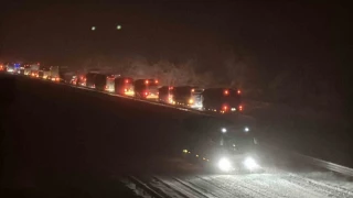 Bolu Ankara istikametinde 3 tırın yolu kapatması sonucu ulaşım durdu