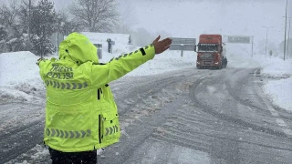 Bolu Dağı'nda İstanbul yönü ağır tonajlı araç trafiğine kapatıldı
