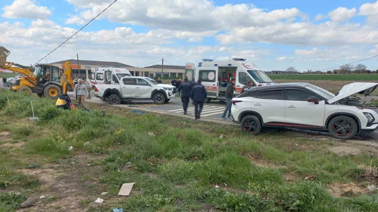 orlu'da zincirleme kaza: 3' askeri personel 6 yaral