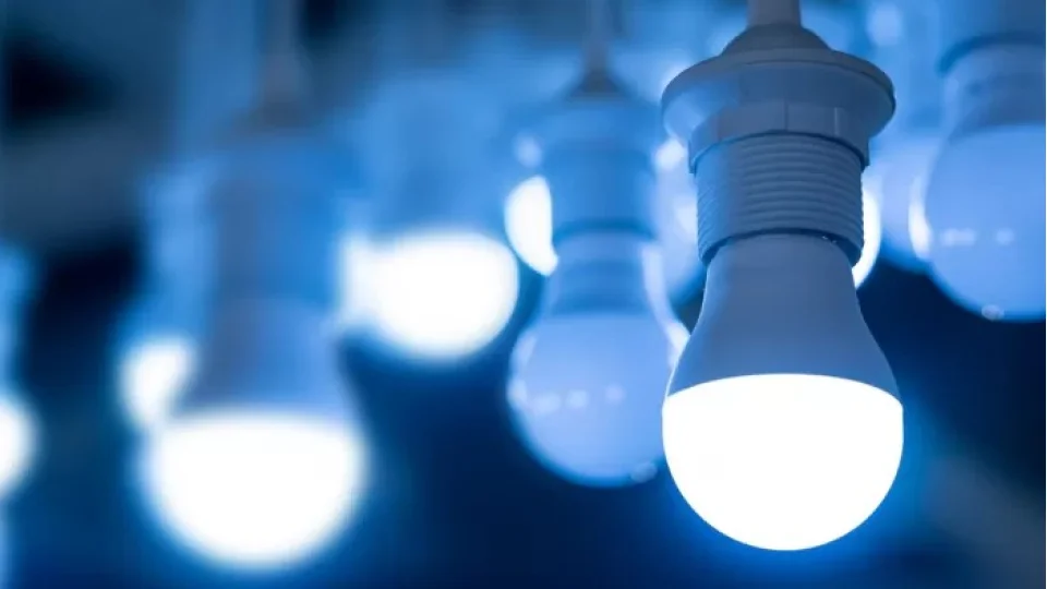 Dar spektrumlu LED ışıklar görsel performansı olumsuz etkileyebiliyor