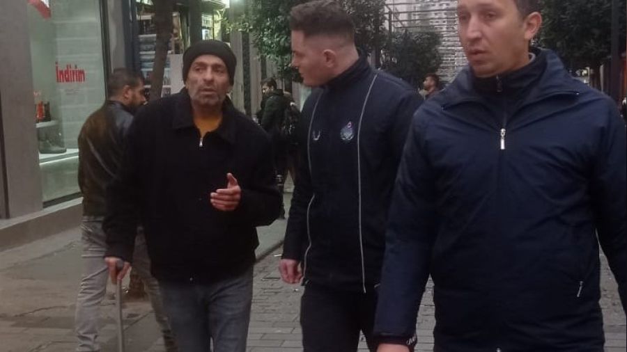 Dilencinin bastonundan çıkan paralar şoke etti