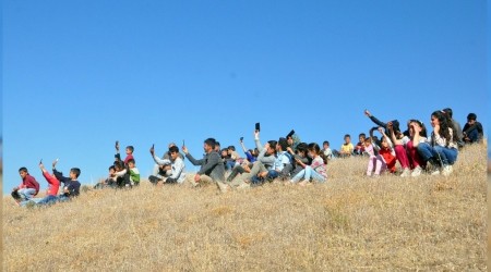 EBA'ya girmek için tepeye çıkıyorlar