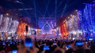 Fransa'da yeni yıl üst düzey güvenlik önlemleri altında kutlandı