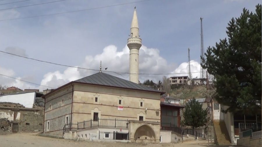 ki asrlk 'ivisiz cami' zamana meydan okuyor