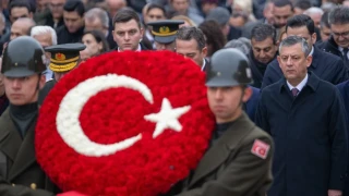 İsmet İnönü, mezarı başında anıldı