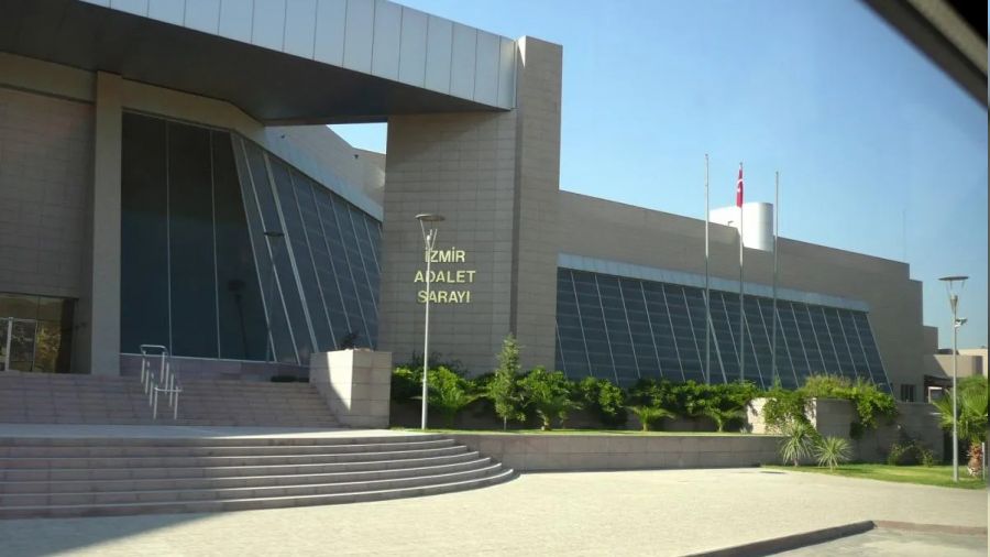 İzmir Adliyesinde avukatlar kavga etti