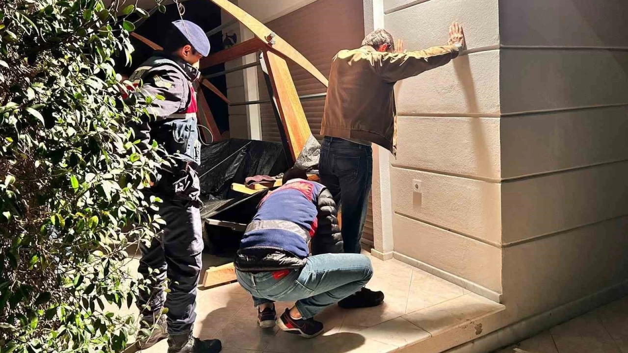 İzmir merkezli 9 ilde terör operasyonu: 21 gözaltı