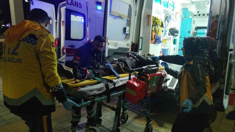 Kayalıklardan düşen 6 düzensiz göçmen yaralandı