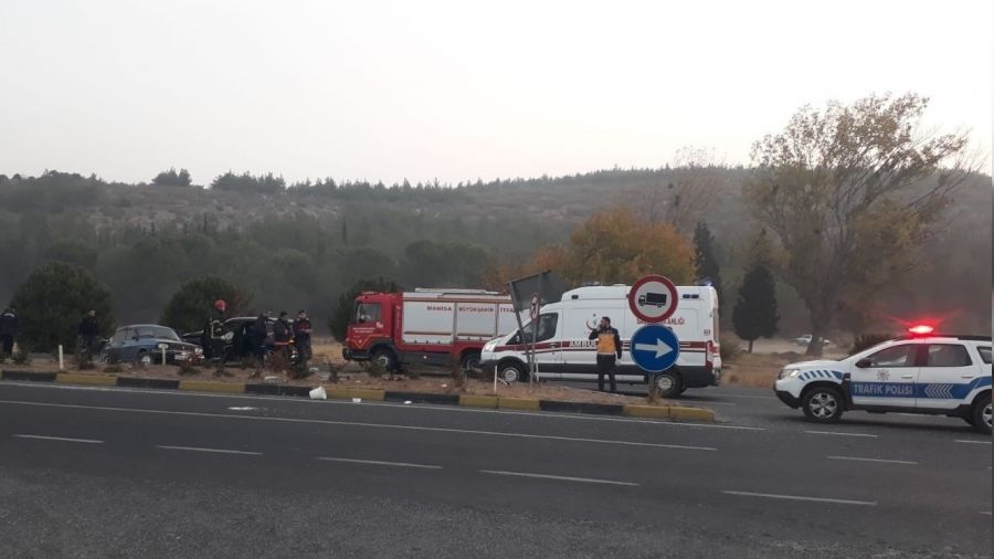 Manisa'da trafik kazası: 2 ölü 5 yaralı