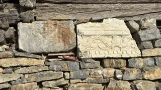 Müze gibi köy: Her duvarda tarihi tapınağın taşları var