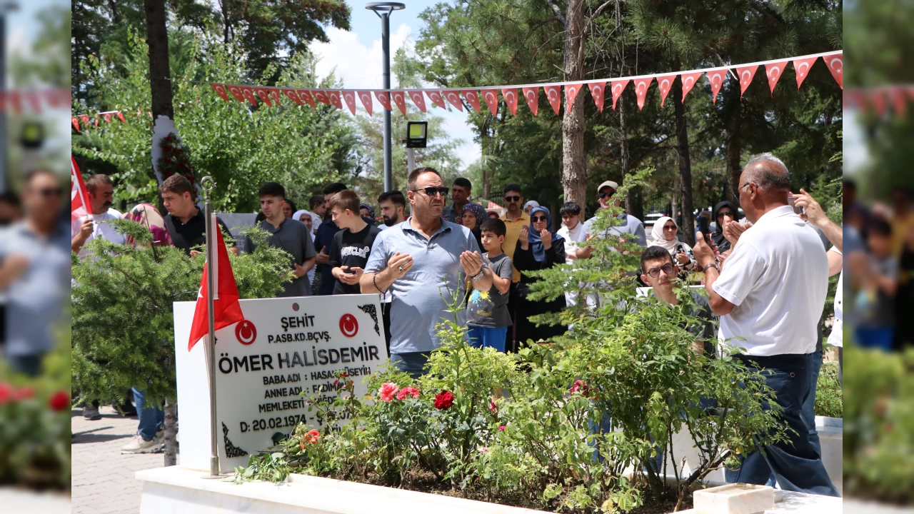 Ömer Halisdemir'in mezarına ziyaretçi akını