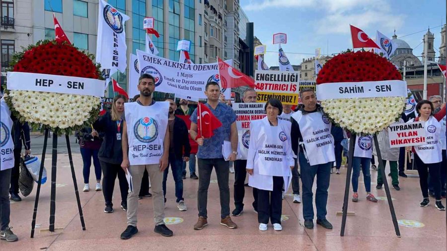 Sağlık sendikaları Taksim'e çelenk bıraktı