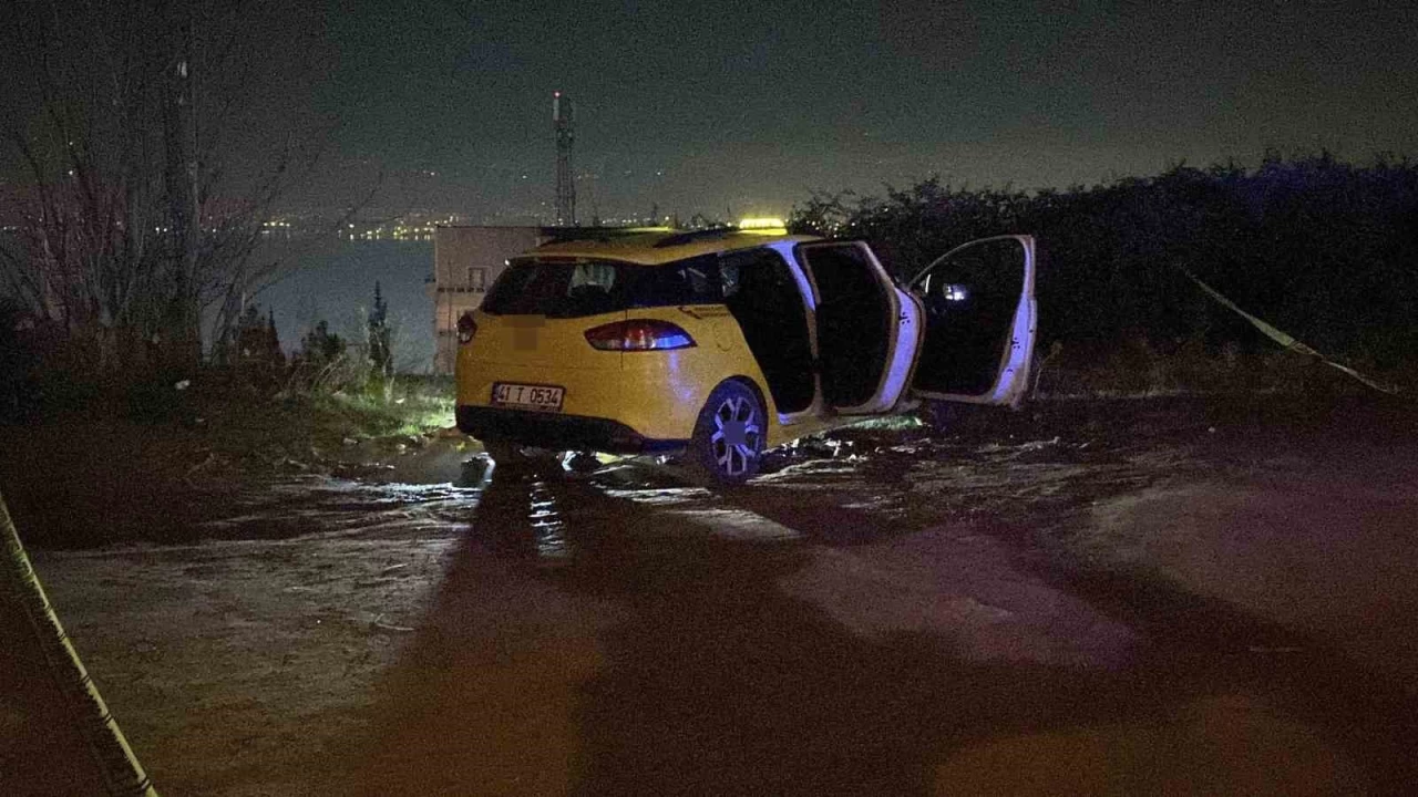 Taksici yol kenarnda boaz kesilmi halde bulundu