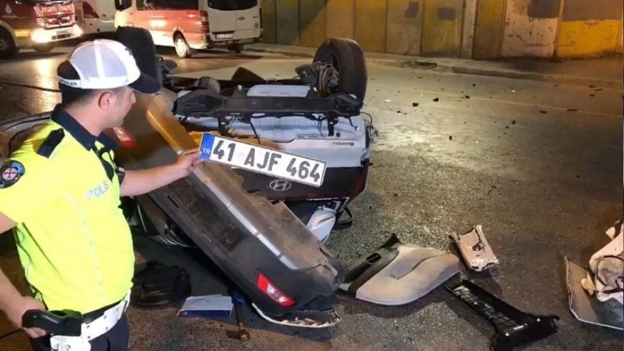 Ümraniye'de otomobil köprüden düştü: 1 ölü 1 yaralı