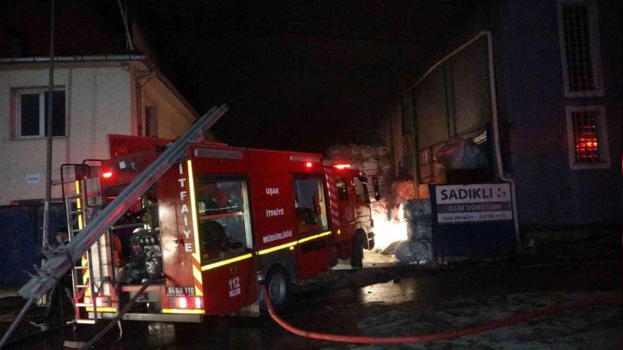 Uşak'ta geri dönüşüm fabrikasında yangın