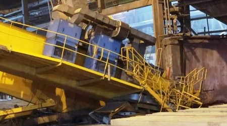 Vinç kabininin altında kalan işçi hayatını kaybetti