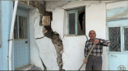 Yaşadıkları evin altından fay hattı geçiyor