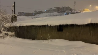 Yüksekova'da kar kalınlığı 40 santimetreyi geçti