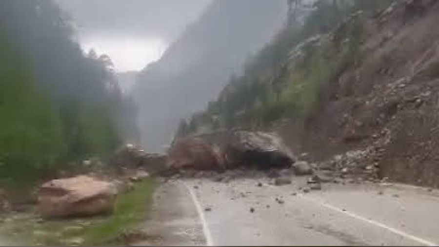 4 öğretmene mezar olan bölgede yine heyelan yaşandı