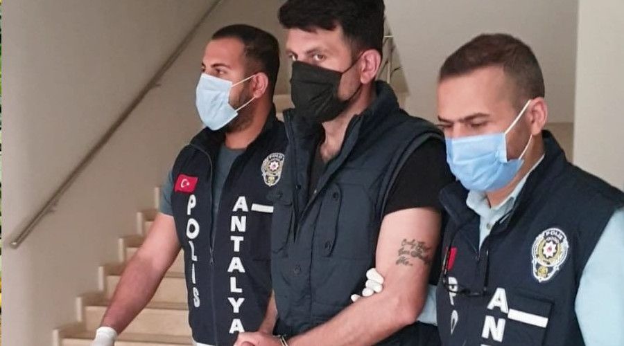 Antalya'da kanser ilaçları dolandırıcısı tutuklandı