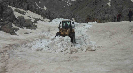 Antalya'da karla mücadele