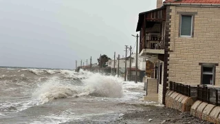 Ayvacık'ta kara ile deniz birleşti