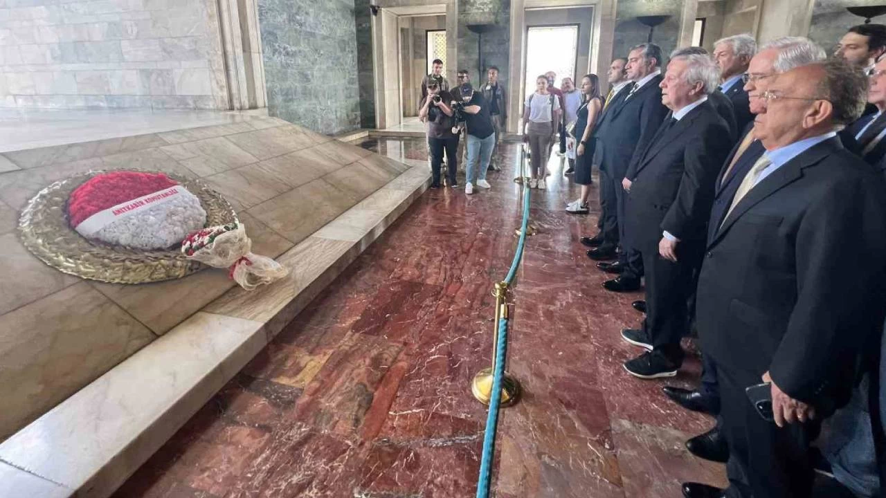 Aziz Yıldırım'dan Anıtkabir'e ziyaret