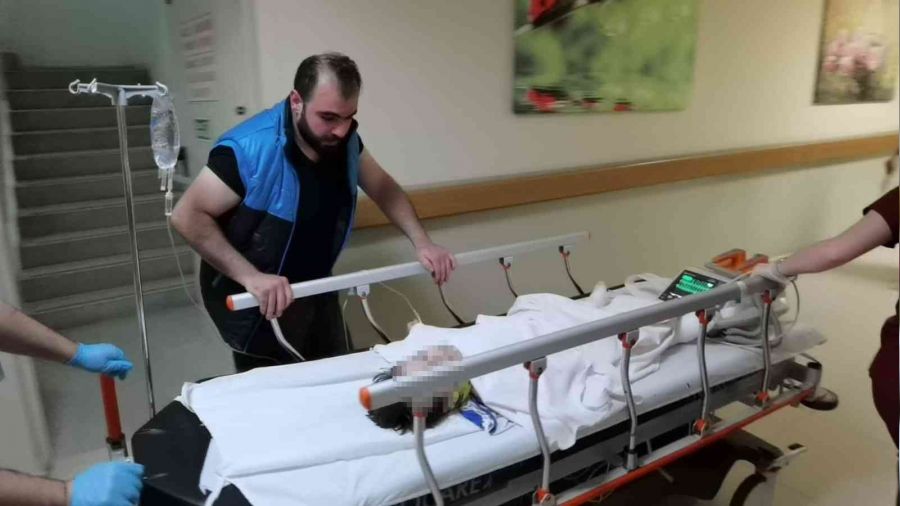 Bursa'da 5'inci kattan düşen çocuk hayata tutundu