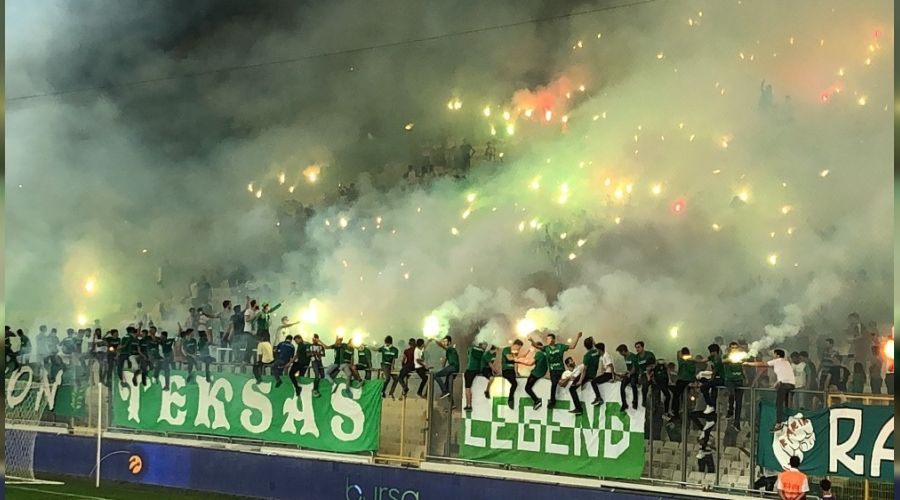 Bursaspor taraftarı yönetimi istifaya davet etti, Ya herro, ya merro !