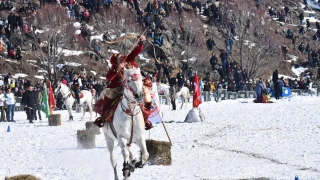 Çıldır Gölü Kış Festivali: Donmuş göl üzerinde yapılan etkinliklerle ünlü