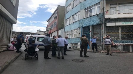 Çökme riski olan 50 yıllık bina boşaltıldı