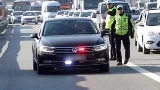 Gereksiz akar ve siren kullanm toplumda huzursuzlua neden oluyor