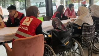 Huzurevindeki anneler unutulmadı