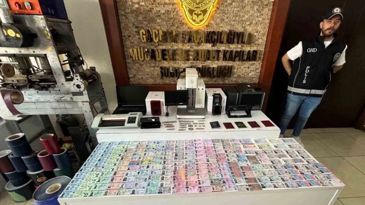 İstanbul'da sahte pasaport operasyonu: 10 gözaltı