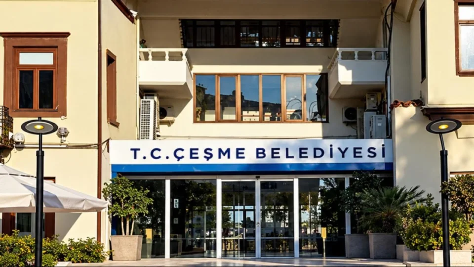 İzmir'de Çeşme Belediyesine yönelik soruşturmada 10 şüpheli tutuklandı