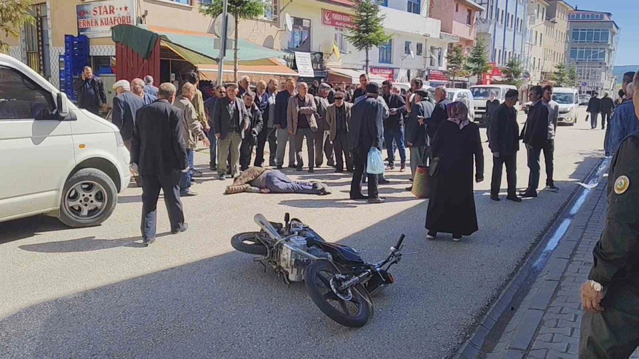Karabük'te motosiklet yayaya çarptı: 2 yaralı
