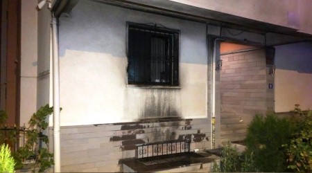 Kavga ettiği ailesinin evini kundakladı